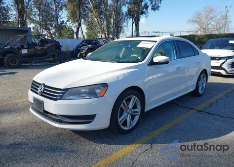 2014 Volkswagen Passat 1.8T Se z USA, uszkodzony, nr VIN 1VWBT7A36EC052902